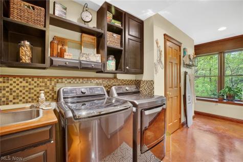 607 Highwood Drive Cuyahoga Falls OH 44223