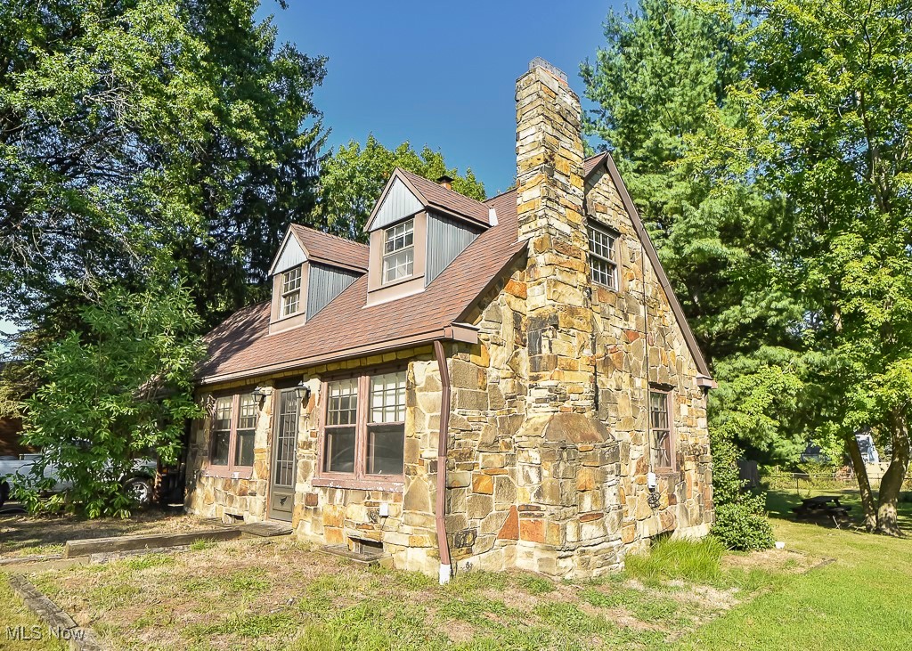 2093 Newcome Street Richmond Heights OH 44143