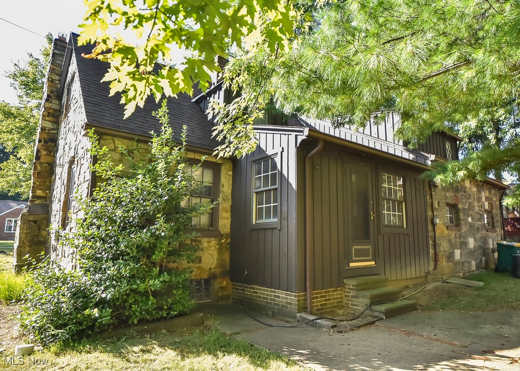 2093 Newcome Street Richmond Heights OH 44143