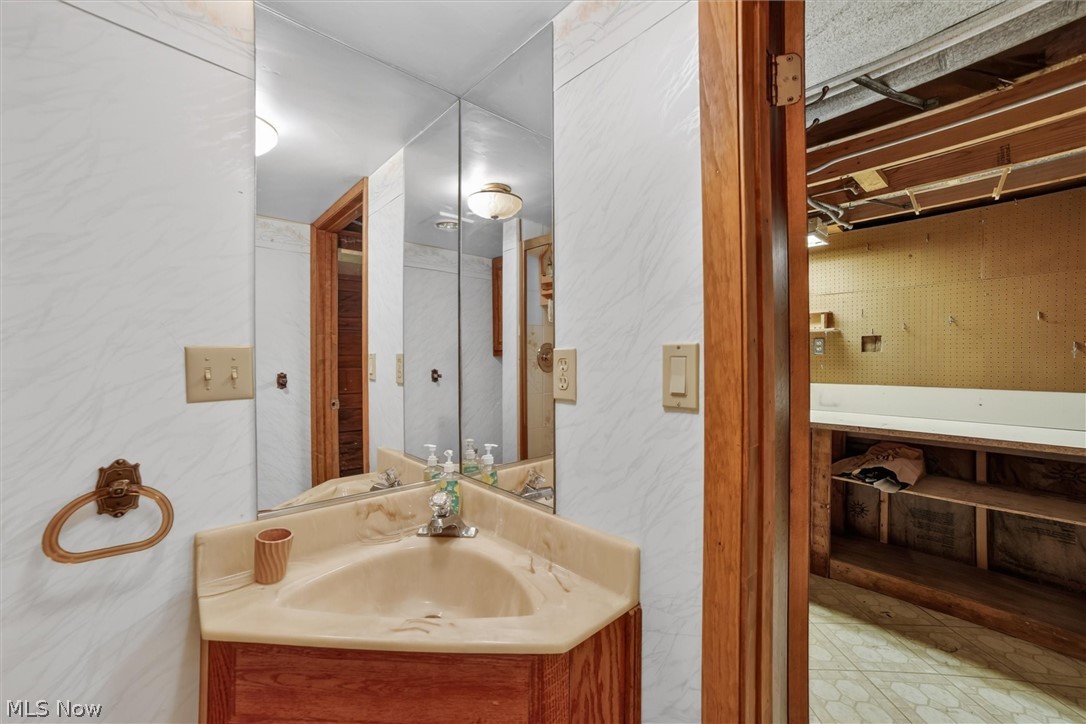 4746 Elizabeth Lane Brooklyn OH 44144