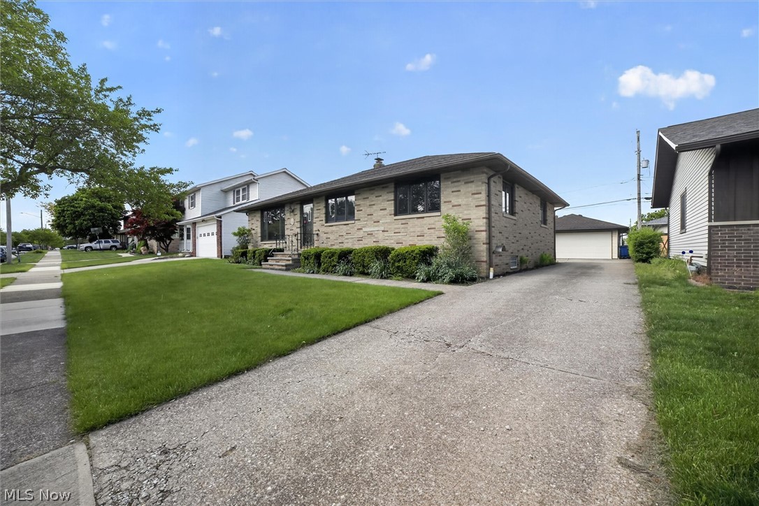 4746 Elizabeth Lane Brooklyn OH 44144