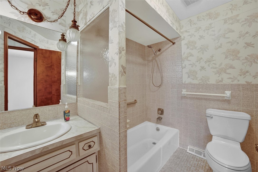 4746 Elizabeth Lane Brooklyn OH 44144