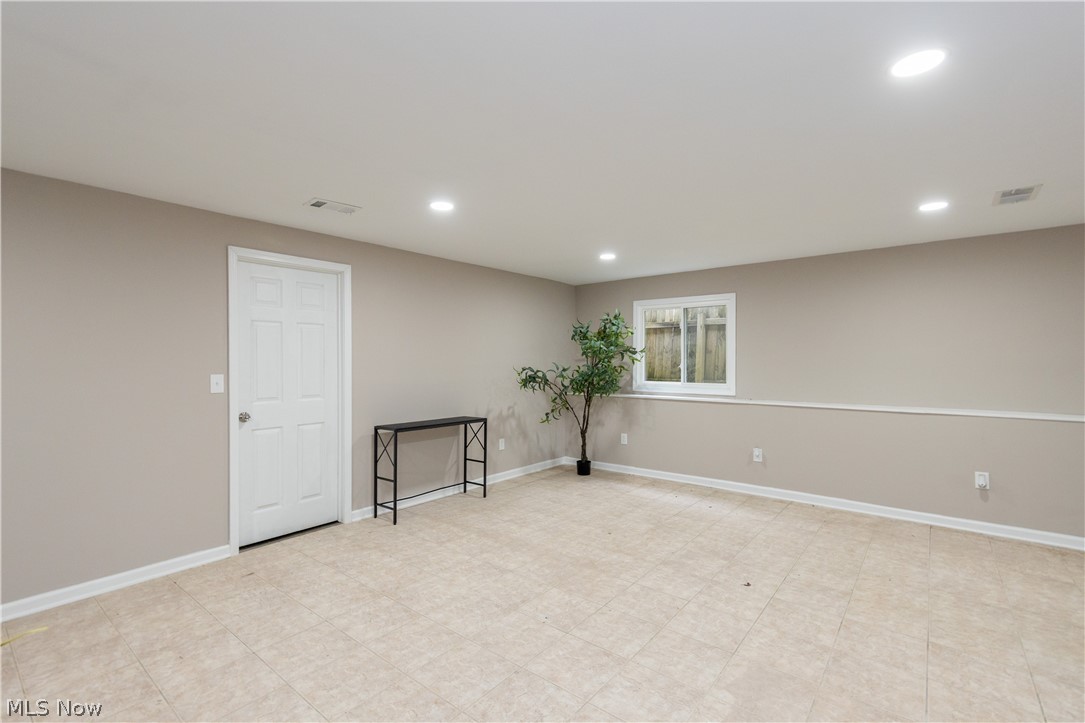 41 South Circle Bedford OH 44146