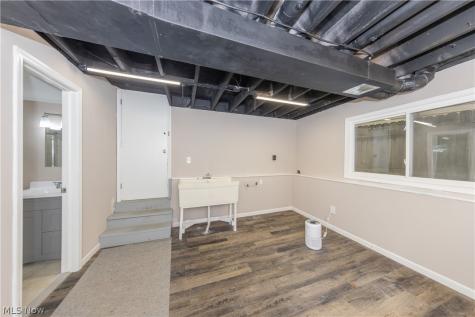41 South Circle Bedford OH 44146