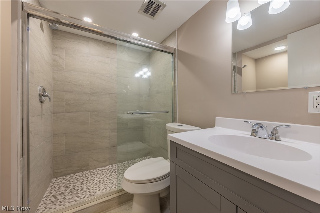 41 South Circle Bedford OH 44146
