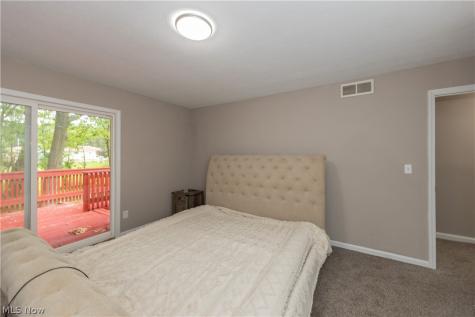 41 South Circle Bedford OH 44146