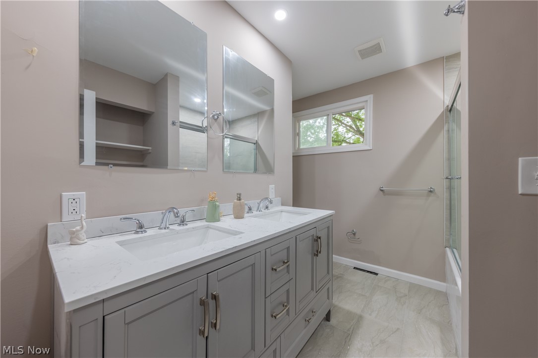41 South Circle Bedford OH 44146
