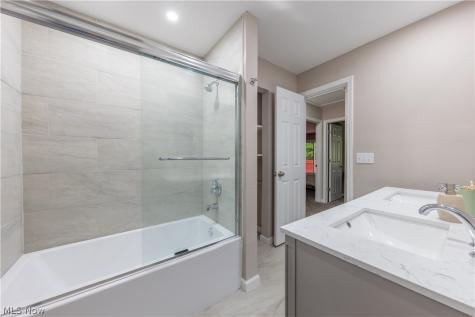 41 South Circle Bedford OH 44146