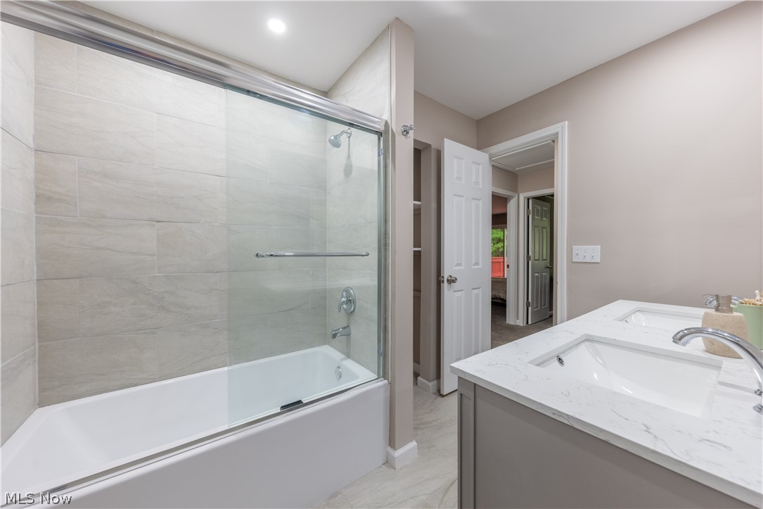 41 South Circle Bedford OH 44146