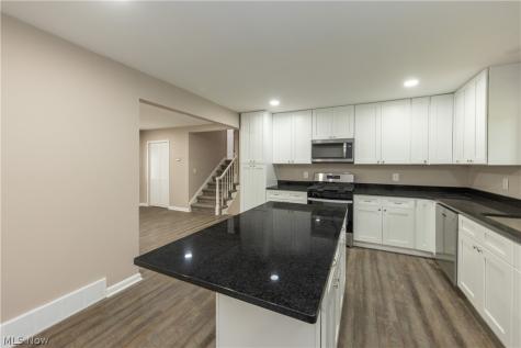 41 South Circle Bedford OH 44146