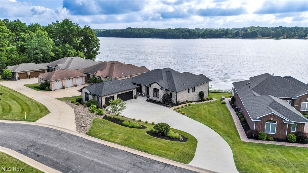 1004 Waters Edge Drive Columbiana OH 44408