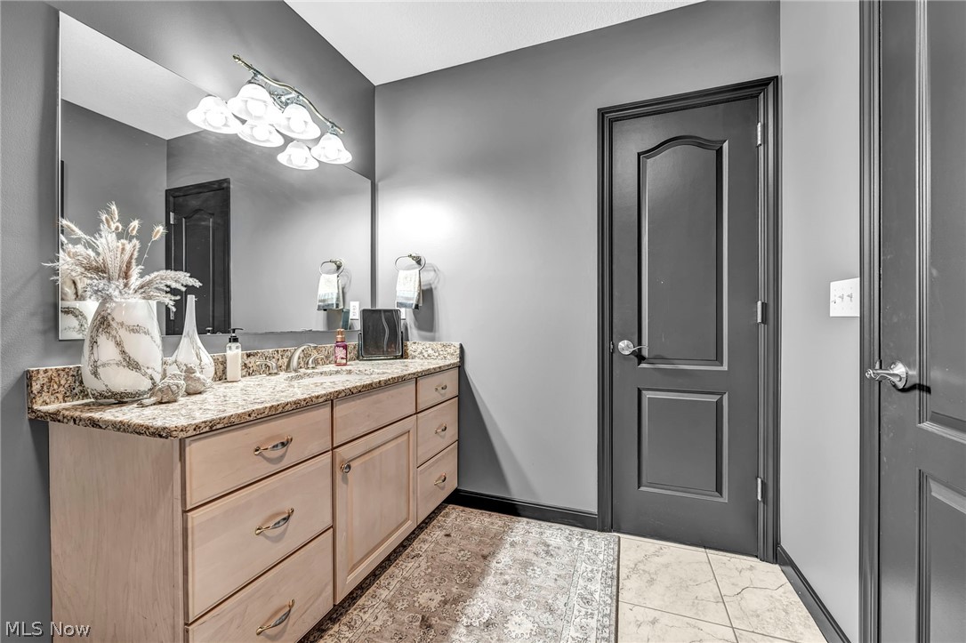 1004 Waters Edge Drive Columbiana OH 44408