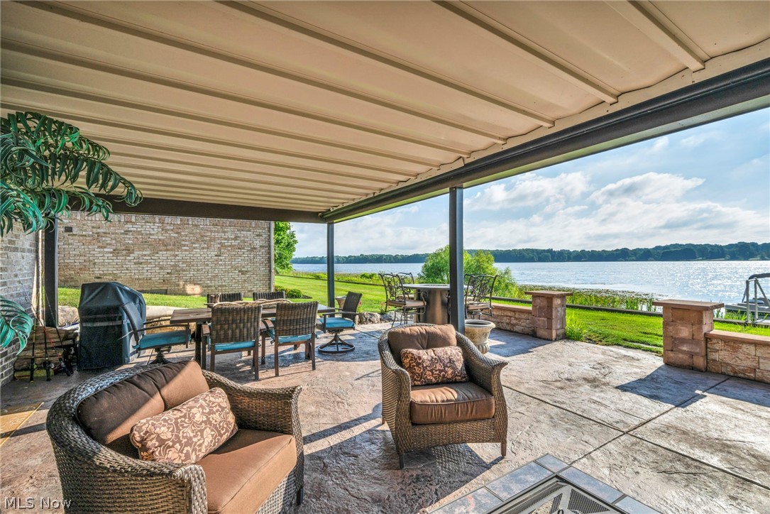 1004 Waters Edge Drive Columbiana OH 44408