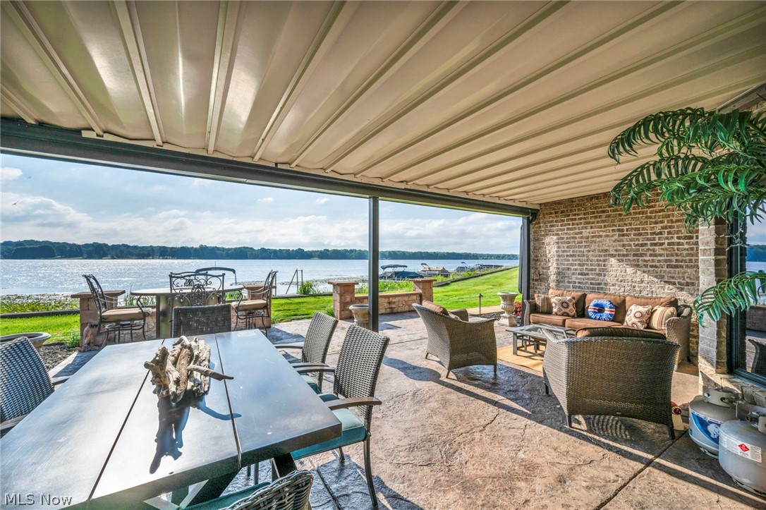 1004 Waters Edge Drive Columbiana OH 44408