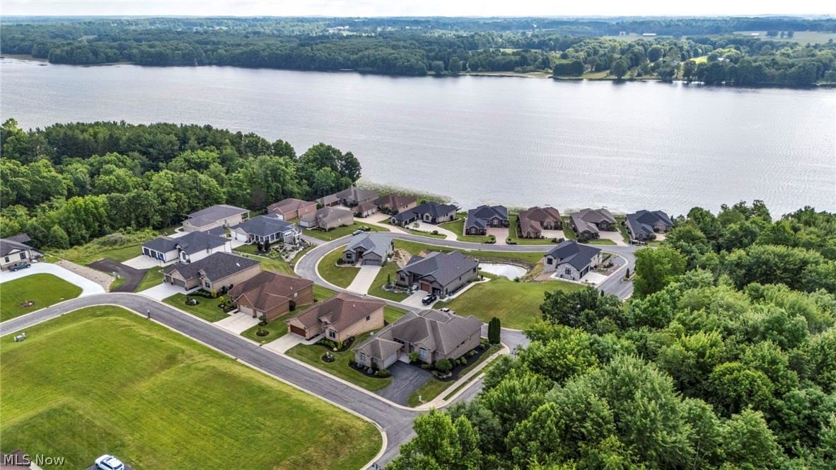 1004 Waters Edge Drive Columbiana OH 44408