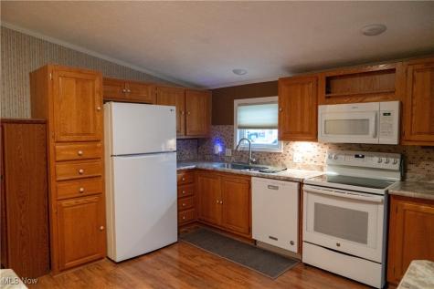337 Pin Oak Circle Elyria OH 44035