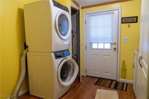 337 Pin Oak Circle Elyria OH 44035