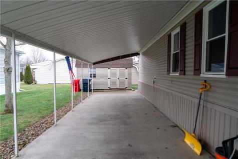 337 Pin Oak Circle Elyria OH 44035