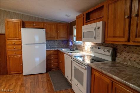 337 Pin Oak Circle Elyria OH 44035