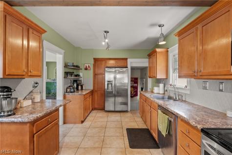 901 Park Avenue Elyria OH 44035