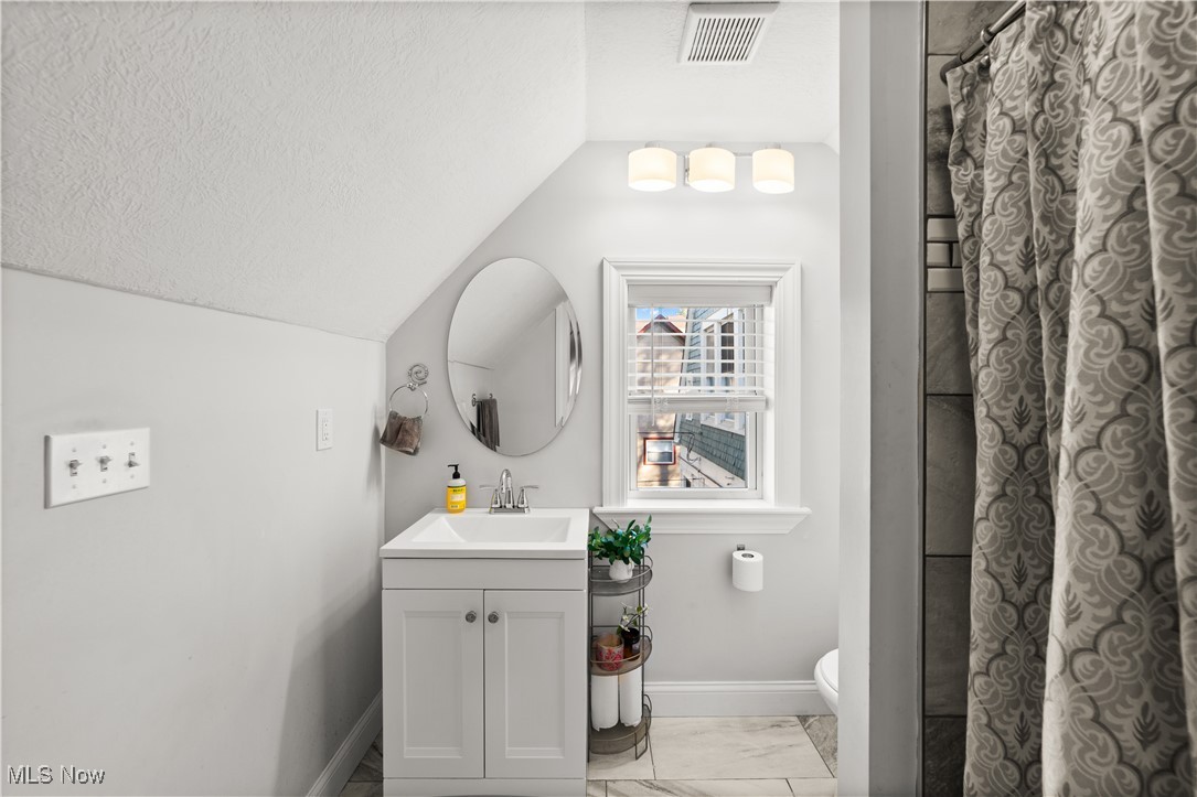 1866 W 45th Street Cleveland OH 44102