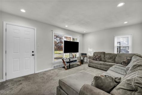 19409 Fairway Avenue Maple Heights OH 44137