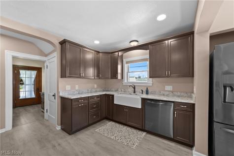 5641 Ridge Road Parma OH 44129