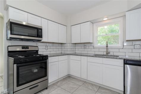18119 Lake Shore Boulevard Cleveland OH 44119