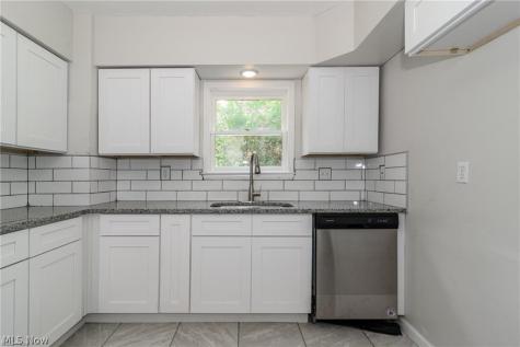 18119 Lake Shore Boulevard Cleveland OH 44119
