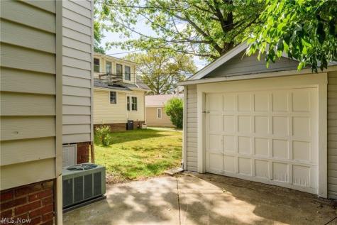18119 Lake Shore Boulevard Cleveland OH 44119