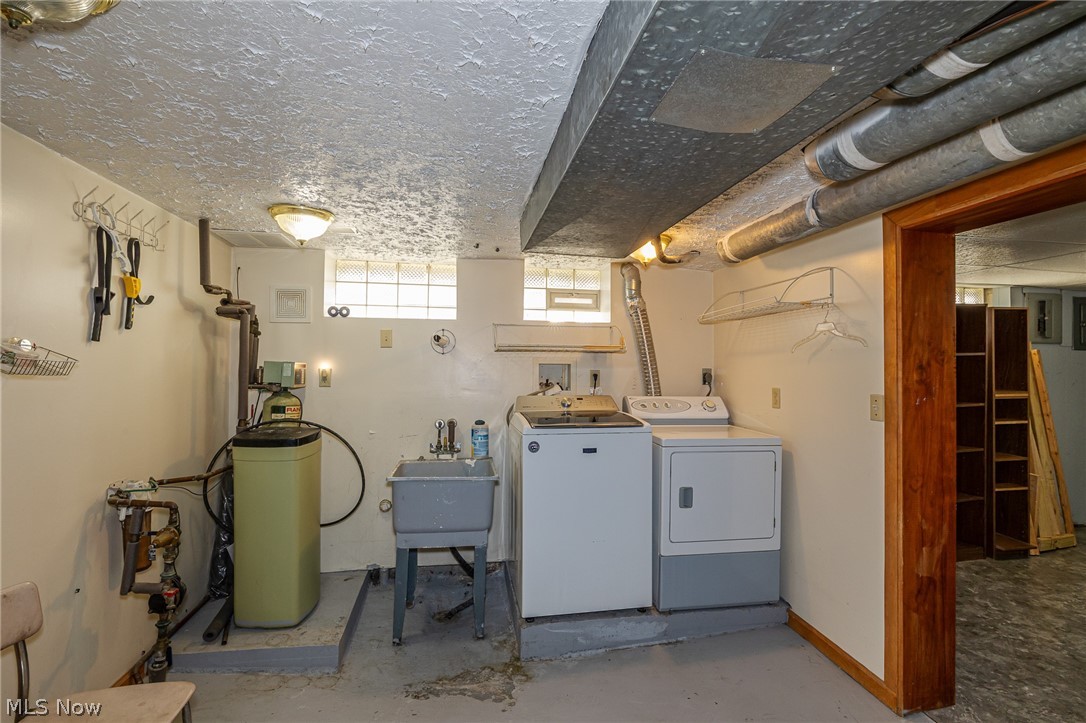2717 Tuxedo Avenue Parma OH 44134