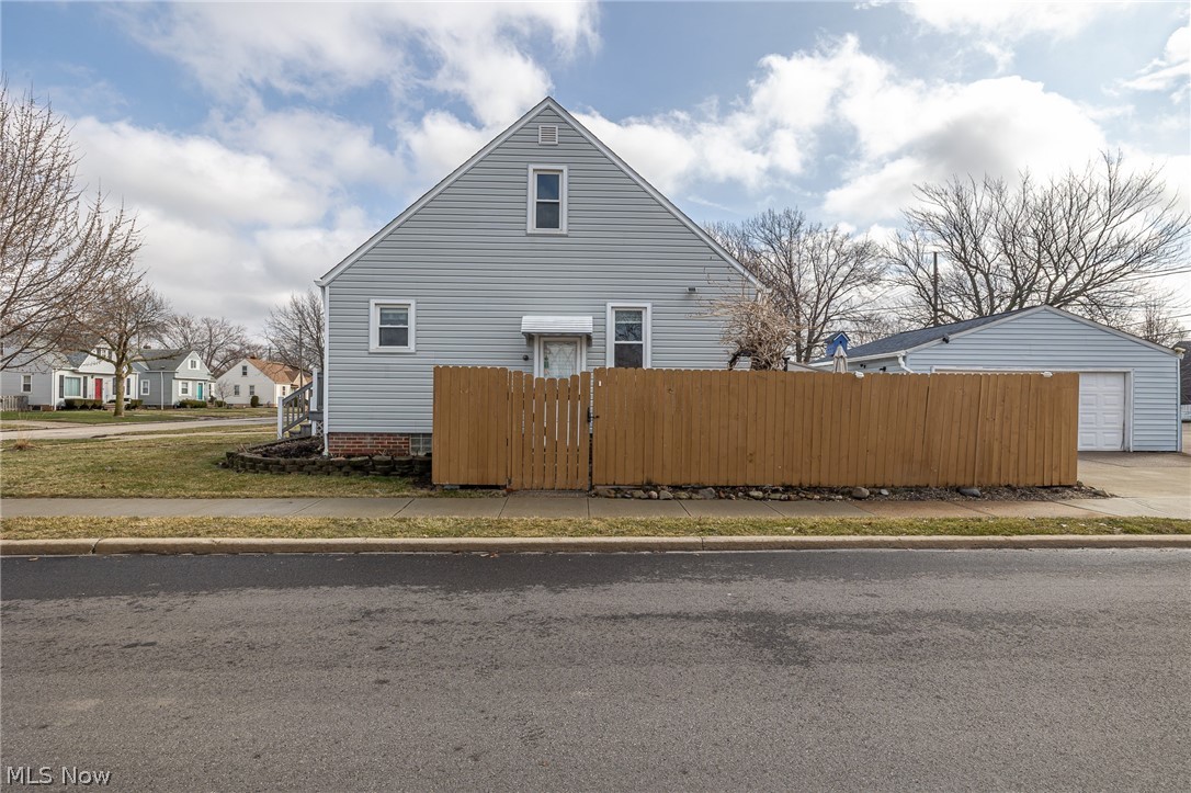 2717 Tuxedo Avenue Parma OH 44134