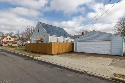 2717 Tuxedo Avenue Parma OH 44134