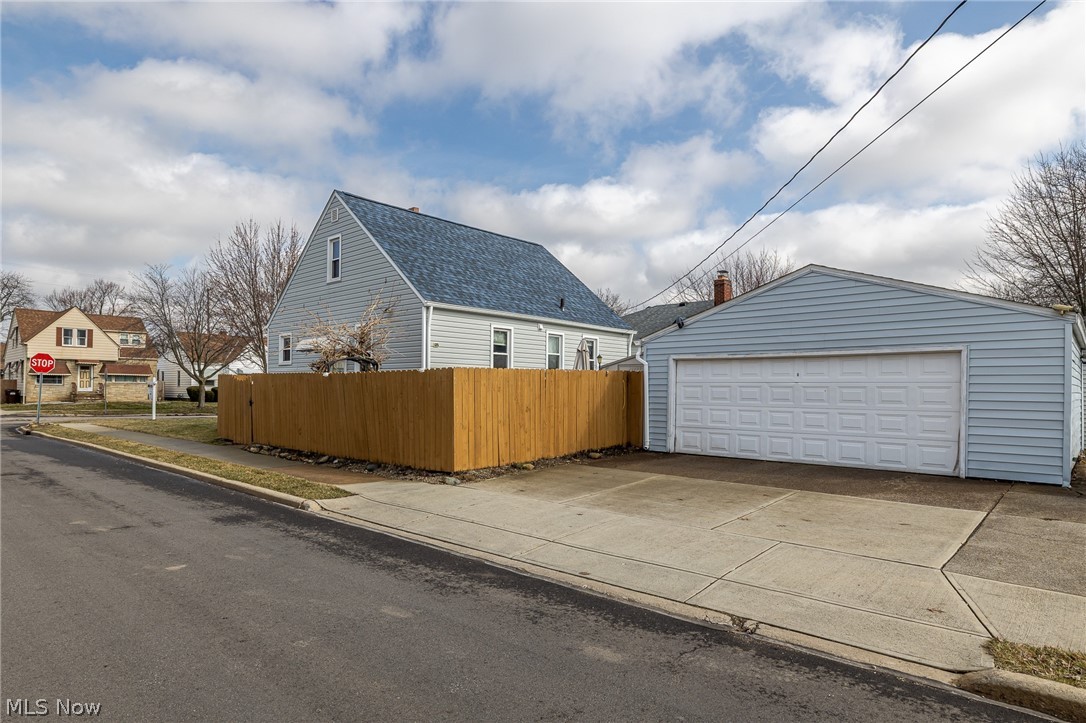 2717 Tuxedo Avenue Parma OH 44134
