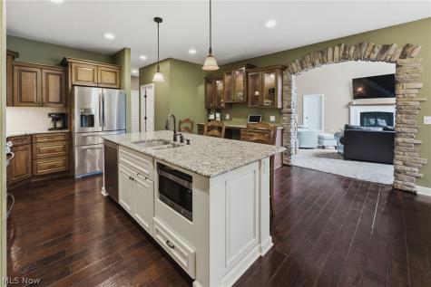 9288 Columbus Road NE Louisville OH 44641