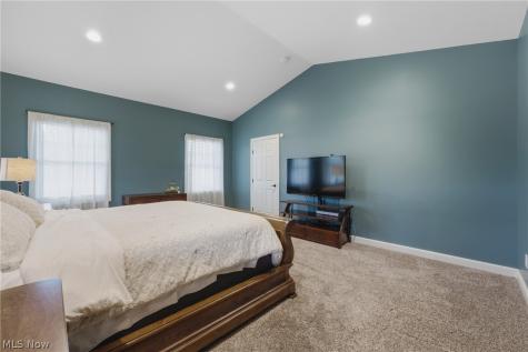 9288 Columbus Road NE Louisville OH 44641