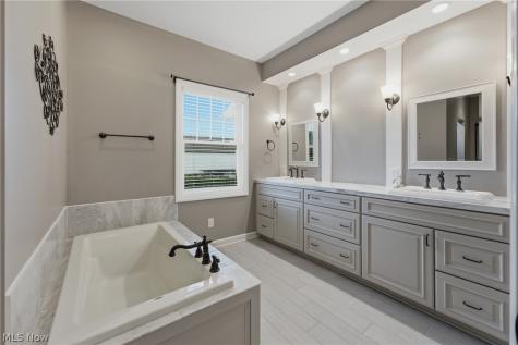 9288 Columbus Road NE Louisville OH 44641