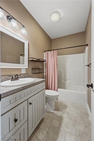 9288 Columbus Road NE Louisville OH 44641