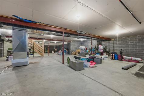 9288 Columbus Road NE Louisville OH 44641