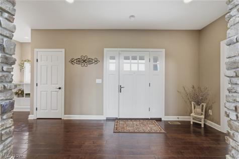 9288 Columbus Road NE Louisville OH 44641