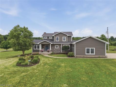 9288 Columbus Road NE Louisville OH 44641