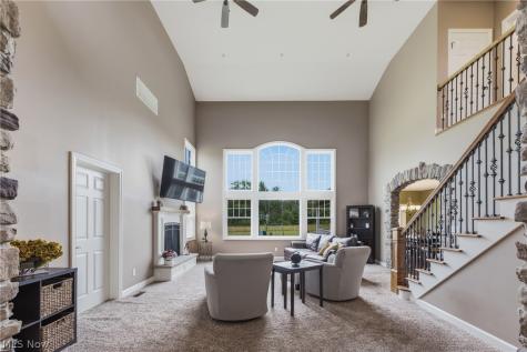 9288 Columbus Road NE Louisville OH 44641