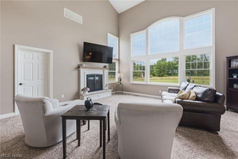 9288 Columbus Road NE Louisville OH 44641