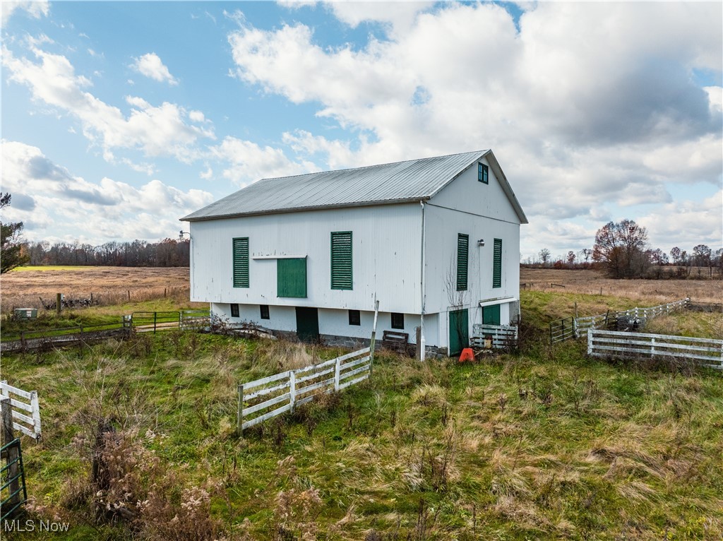 1520 Bedford Road Lowellville OH 44436