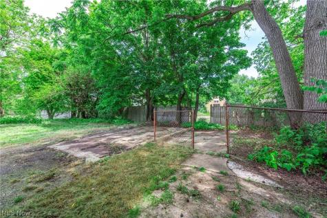 5838 Portage Avenue Cleveland OH 44127
