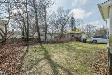 884 Lovers Lane Akron OH 44306