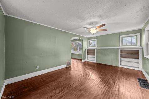 884 Lovers Lane Akron OH 44306