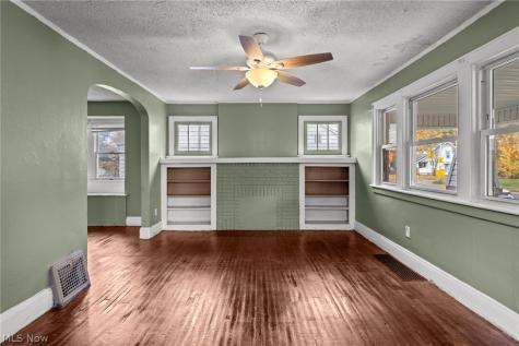 884 Lovers Lane Akron OH 44306