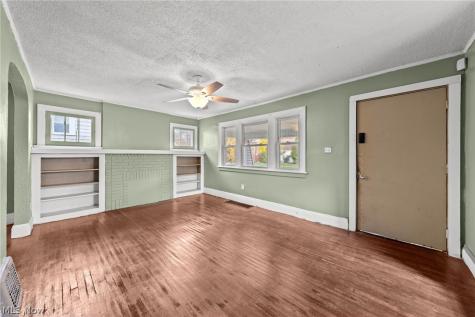 884 Lovers Lane Akron OH 44306