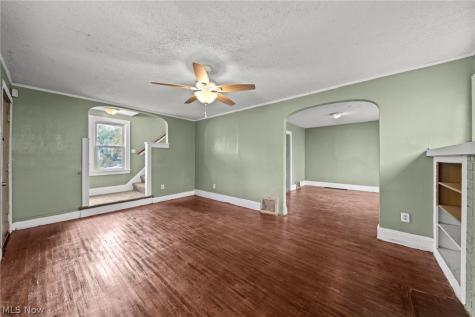 884 Lovers Lane Akron OH 44306